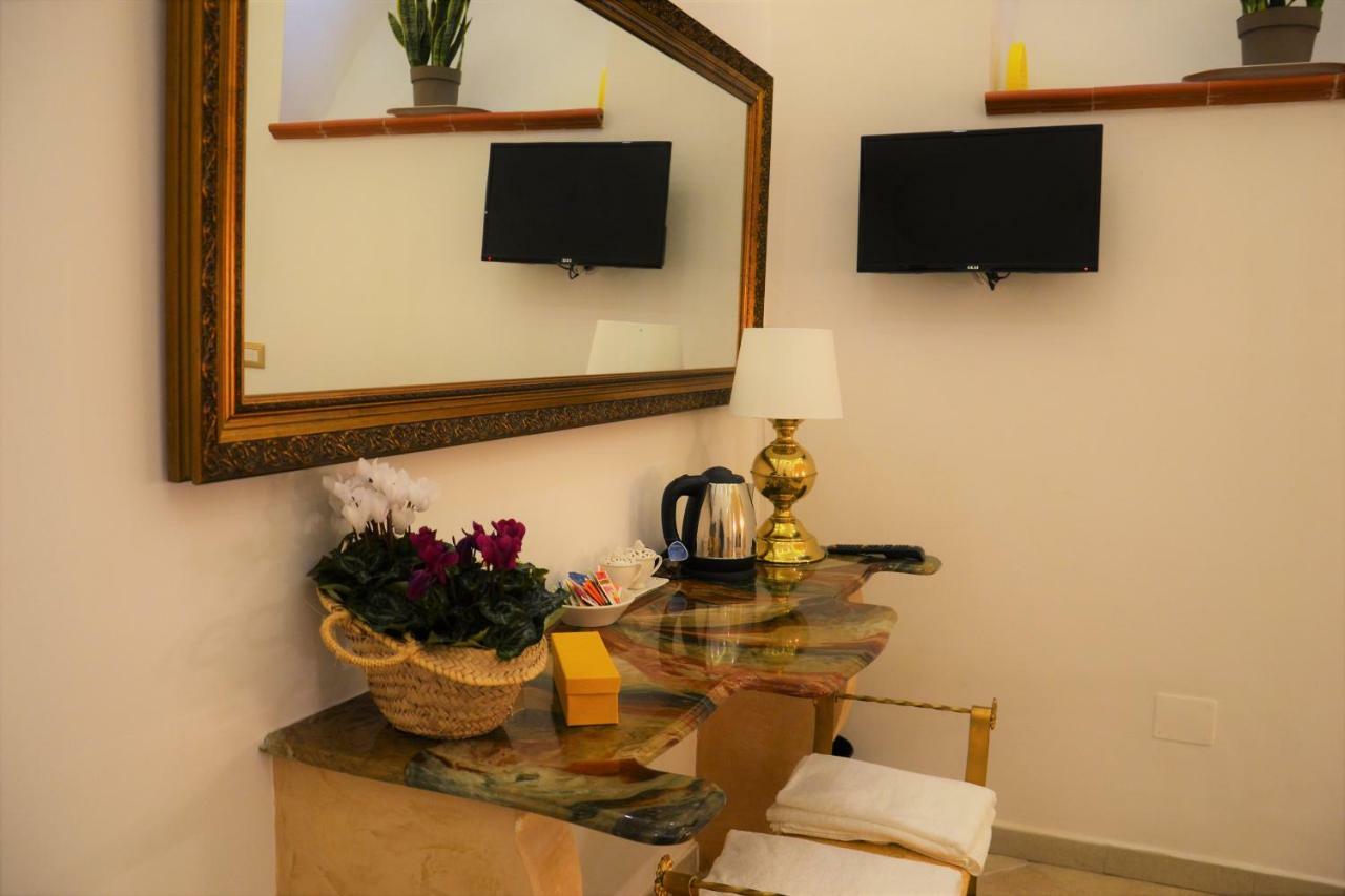 Domus Sanfelice Suite Наполи Екстериор снимка