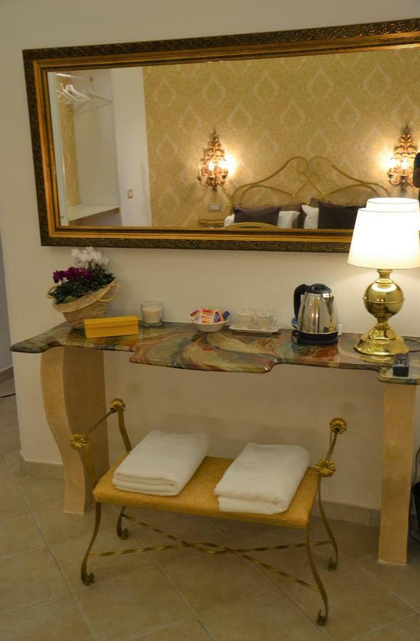 Domus Sanfelice Suite Наполи Екстериор снимка