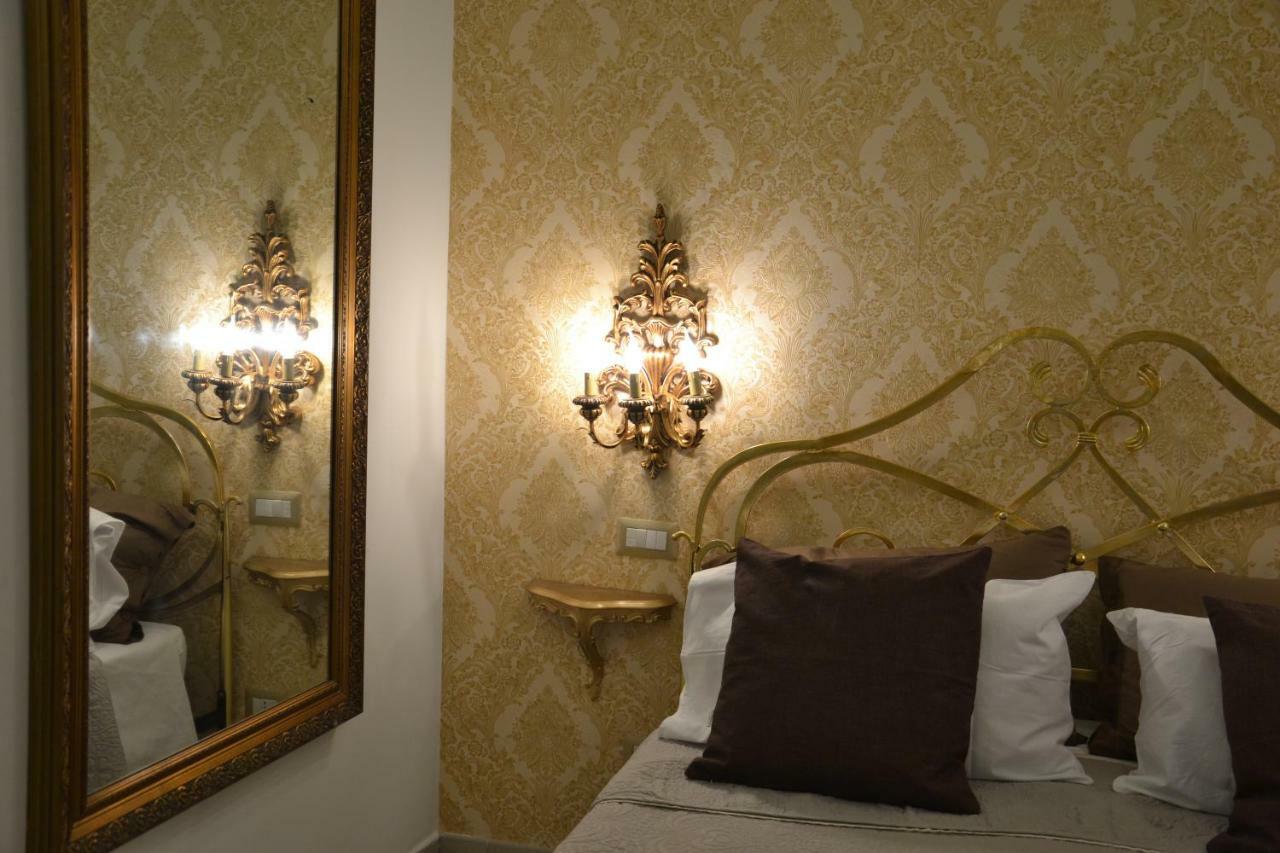 Domus Sanfelice Suite Наполи Екстериор снимка