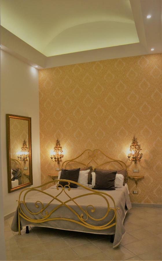 Domus Sanfelice Suite Наполи Екстериор снимка