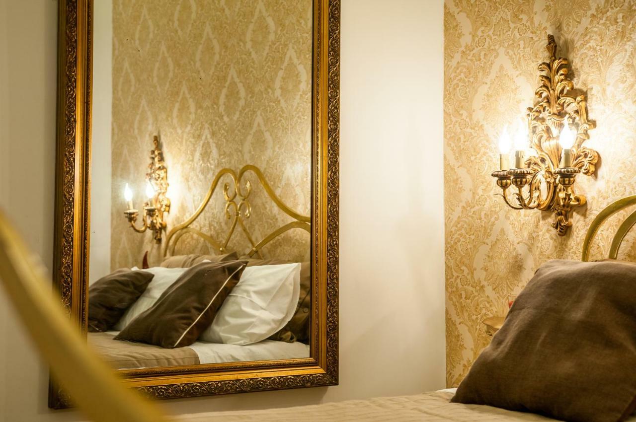 Domus Sanfelice Suite Наполи Екстериор снимка
