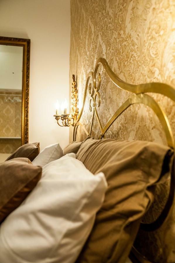 Domus Sanfelice Suite Наполи Екстериор снимка