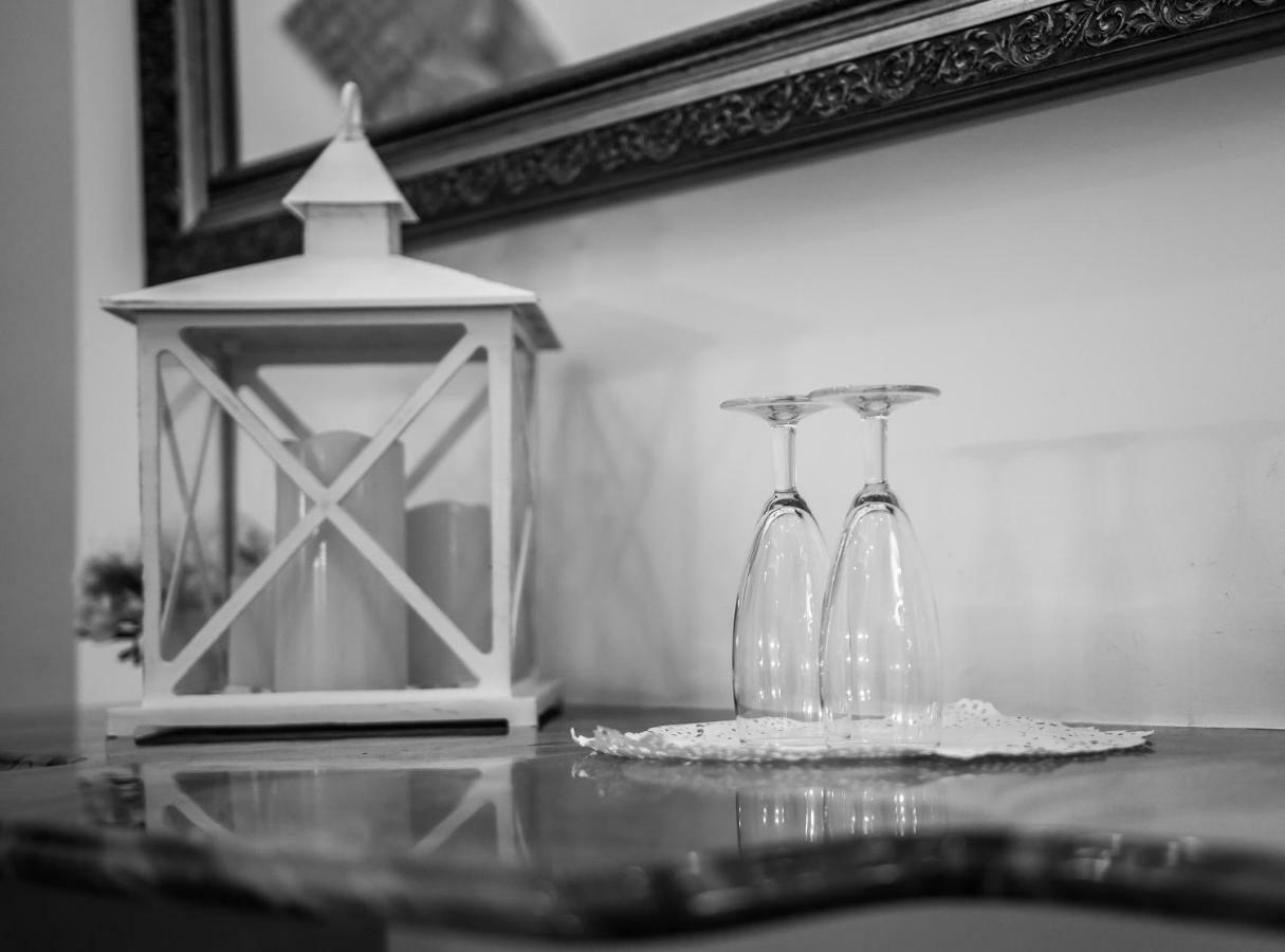 Domus Sanfelice Suite Наполи Екстериор снимка